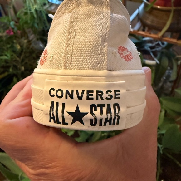 Chuck Taylor All Star Embroidered Floral WOMEN'S Sz 7 LOW-TOP SHOE VGUC - Picture 8 of 13